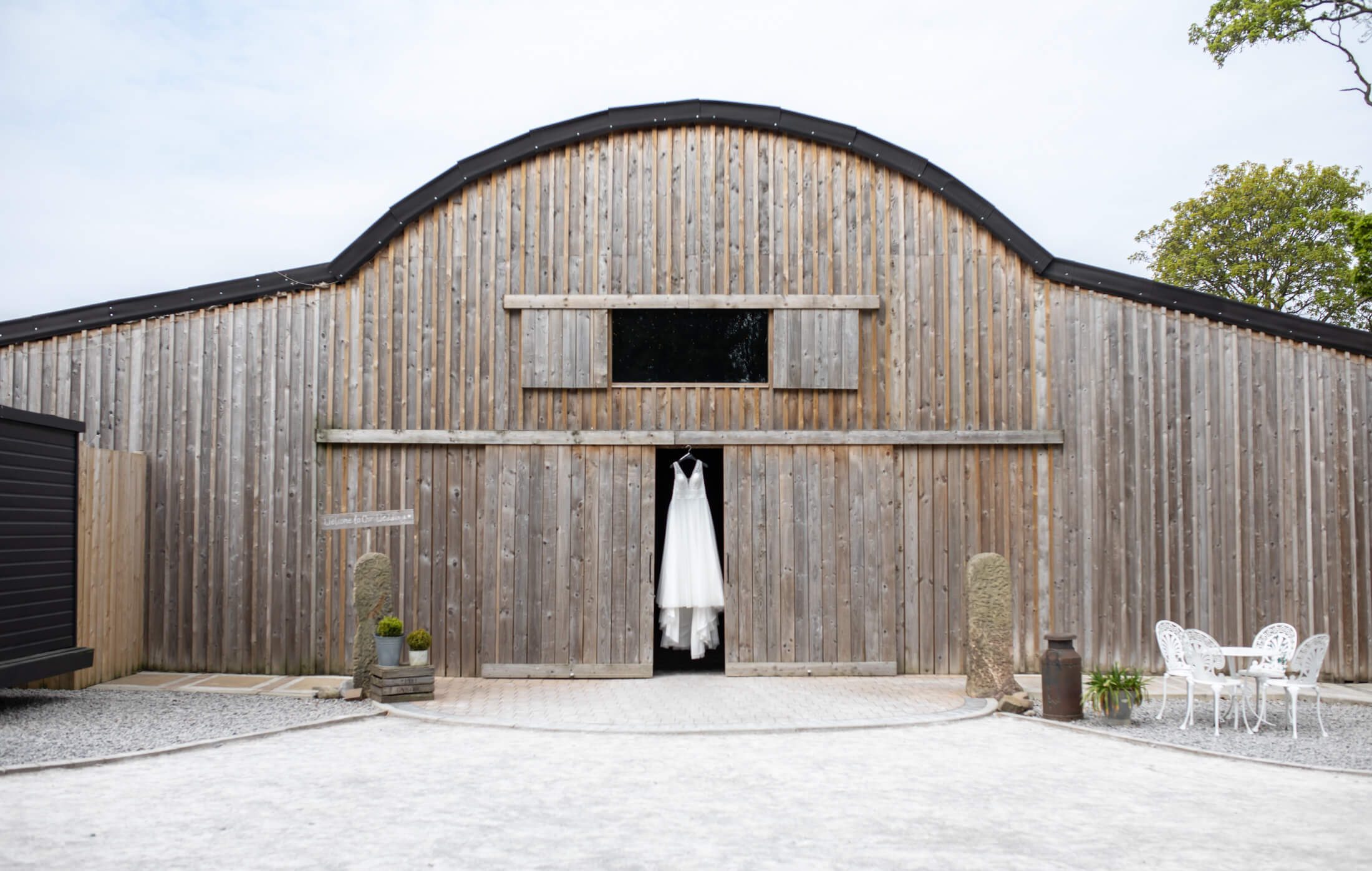 Alcumlow Wedding Barn – Bridal Shoot