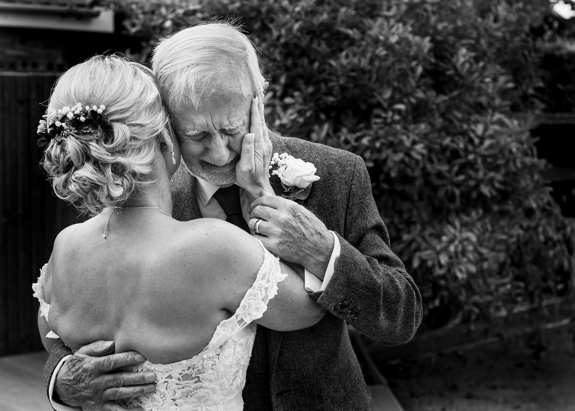 Alcumlow Wedding Barn wedding photography – Mike & Su
